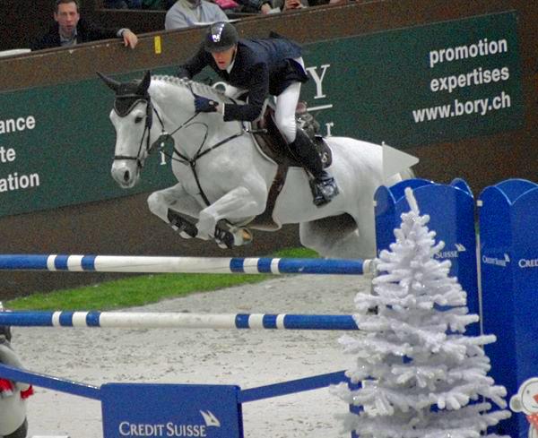 Silvana*HDC, jument KWPN de saut d'obstacles, montée par Kevin Staut. - OndRond 